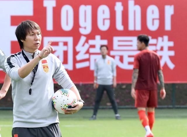 一个人的夜晚 CCTV5直播！国足生死战，高洪波李铁双保险，已造23胜佳绩，稳赢