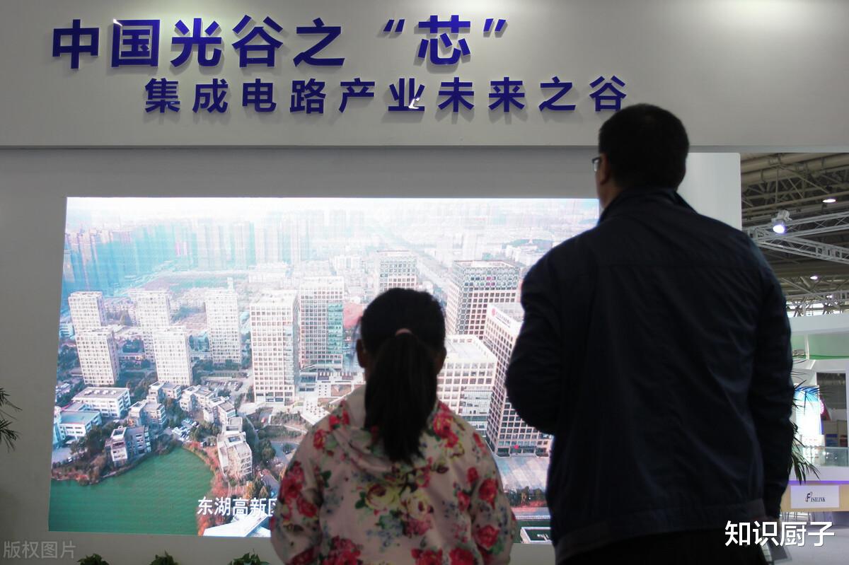 知识厨子 骗子终究是骗子，纵然是再有眼光和远见，也难掩其套现真面目