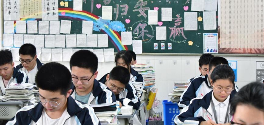 爱心常相伴|资深教师忠告：能不能考上大学，看学生能不能在这两科上用足功夫