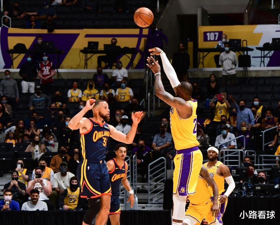 勒布朗·詹姆斯|三分绝杀勇士！詹皇逆天三分引球迷感慨：JR当年若把球给他该多好