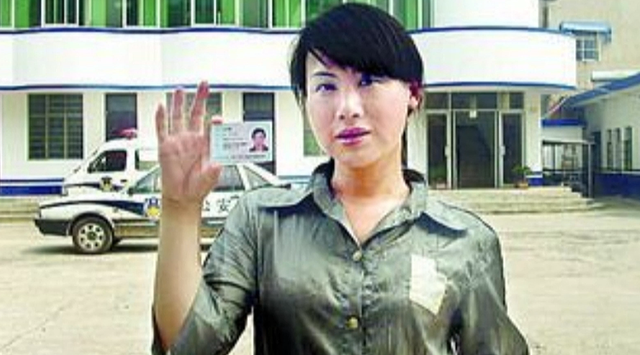 24K银钥匙|“华东第一变性美女”,29岁与妻子离婚后变性,网上公开征婚