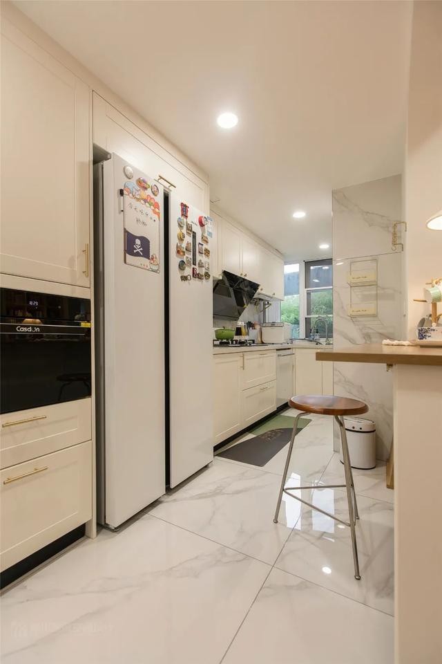 135㎡现代简约，温馨舒适的空间，加上草绿色的点缀，文艺舒适