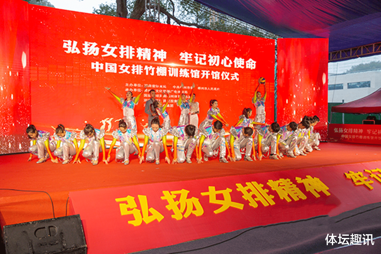 詹俊|中国女排做意外决定，郎平回归迎转机，球迷拍手叫好