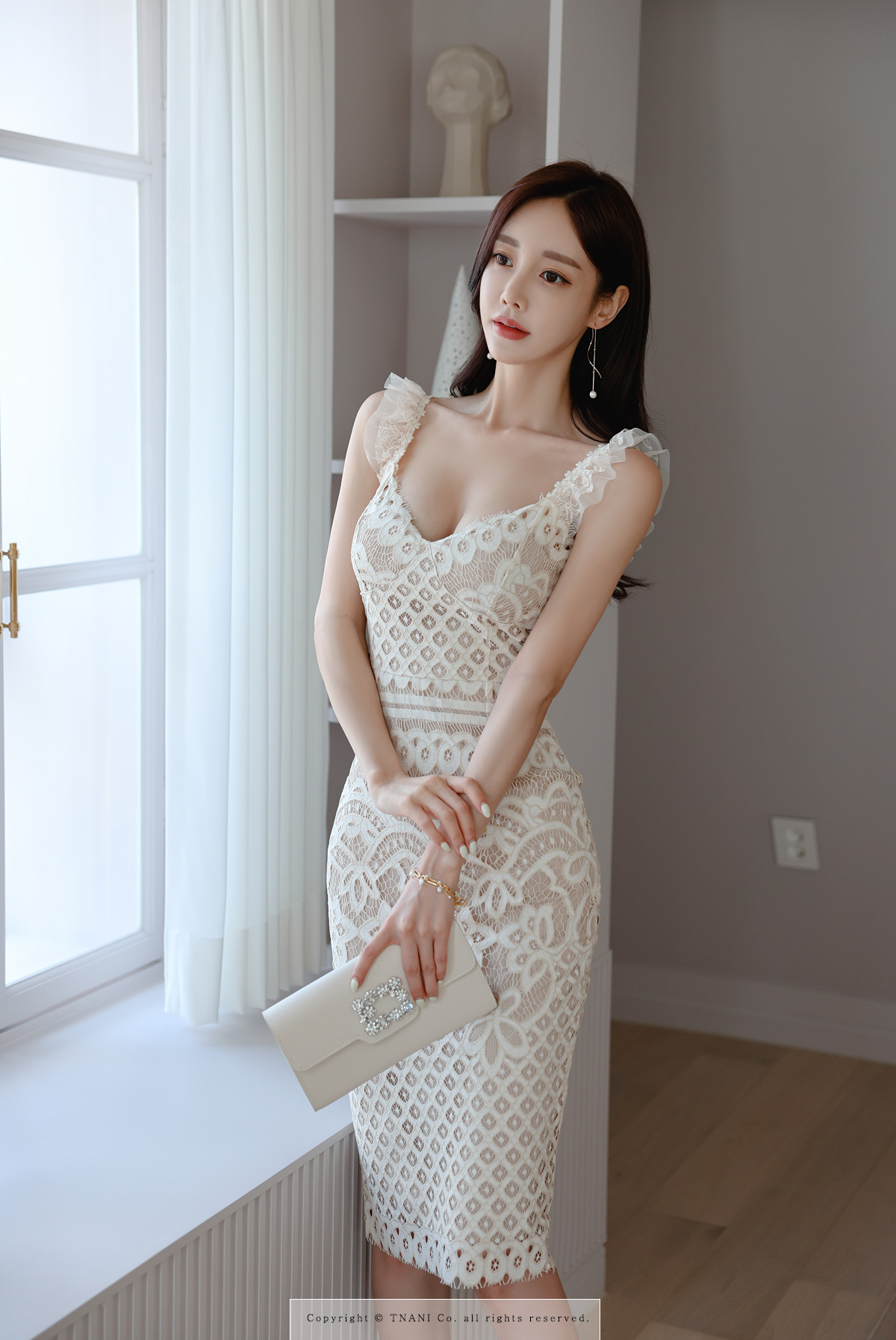 美图美景欣赏|性感美女孙允珠高清时尚搭配：东方幽杏象牙复古雕花包臀裙