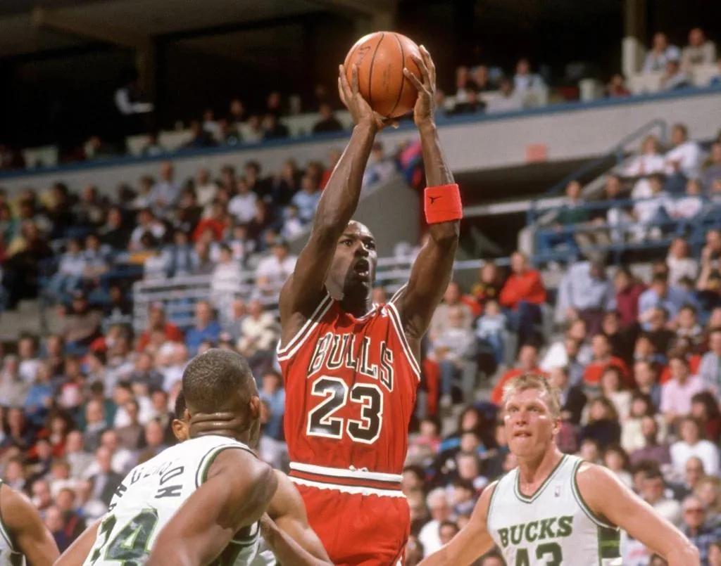 張伯倫|美媒列出了聯(lián)盟歷史上50個(gè)單月場(chǎng)均得分最高的完整列表，現(xiàn)役三人