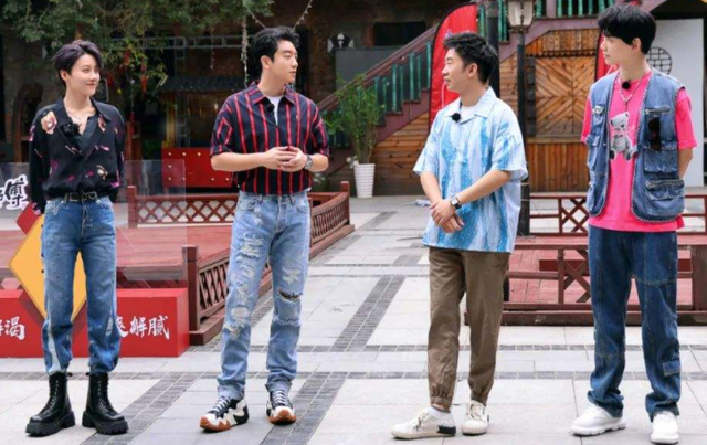 黄磊|《打卡吧！吃货团2》阵容曝光，黄磊、沙溢加入，飞行嘉宾是重点