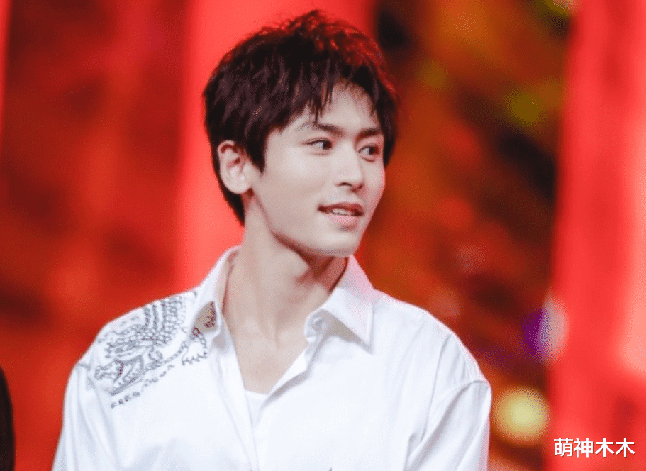 张哲瀚|张哲瀚凉凉？多家品牌方删除代言，央媒下场发声：历史真相莫错位