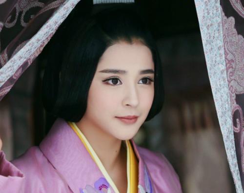 米饭|135斤的李心艾无戏可拍,曾是周杰伦电影女主,现沦为路人