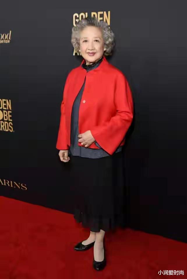 小润爱时尚 76岁胖奶奶有白发也时髦，穿红裙蓝旗袍娟秀脱俗，妈妈们照穿典雅