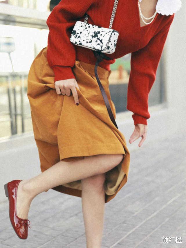 颜红橙 冬天穿衣一定要来件复古红，典雅高级又有代入感，上身之后就很美