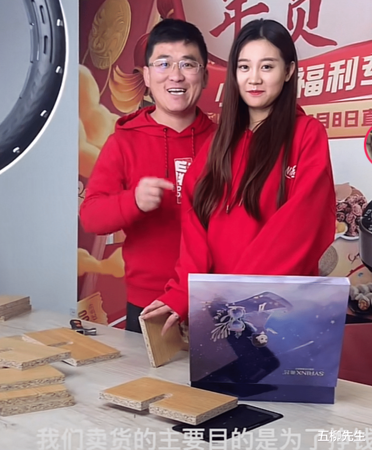 姜涛|想开了？明星姜涛携女友小羽毛带货首秀，人气略显尴尬不及陈亚男