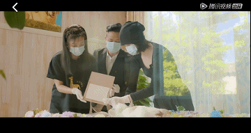 欧阳娜娜|欧阳娜娜连办3场葬礼哭上热搜，9000w网友绷不住了：这样的告别我没想过