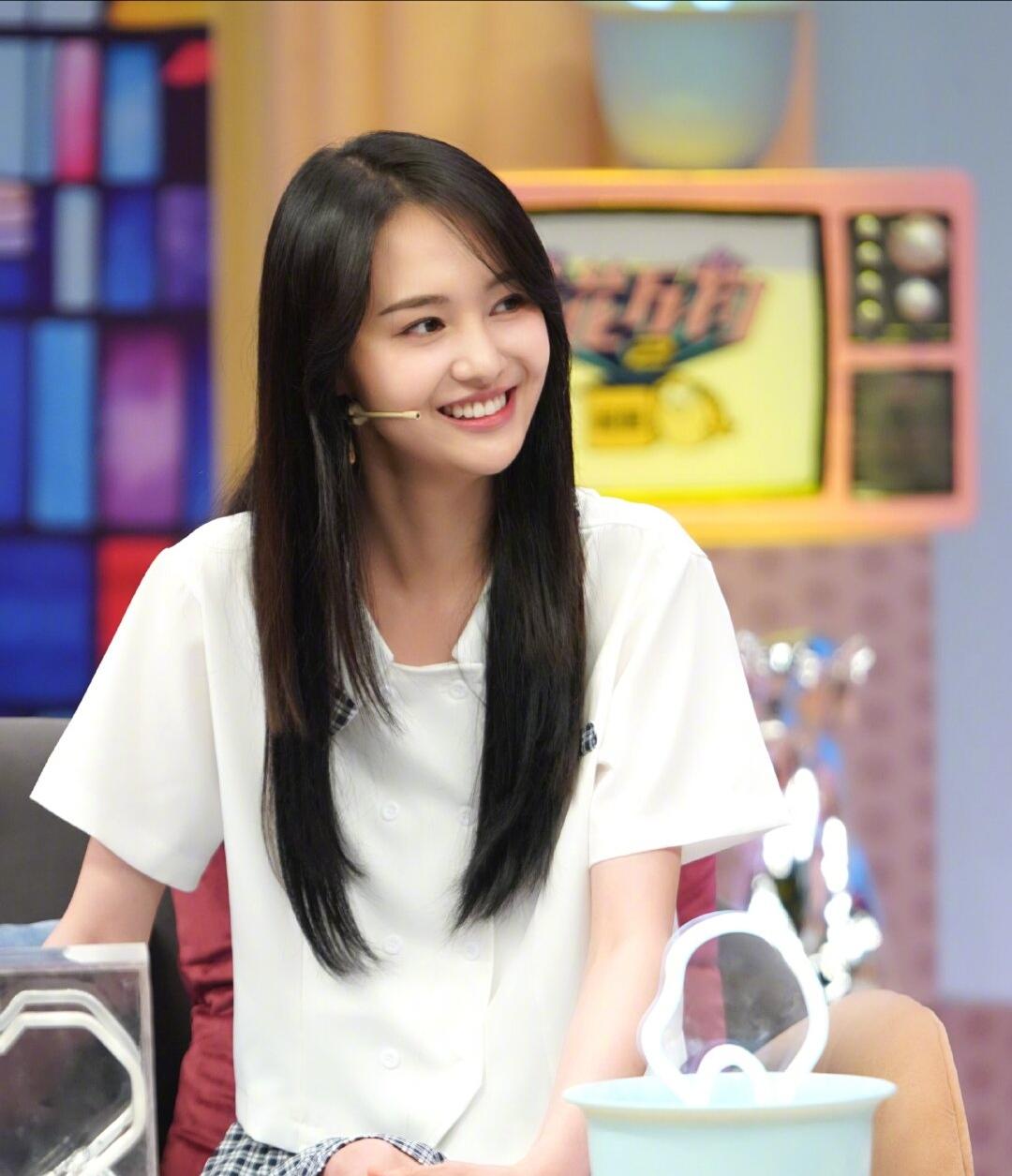 长沙|周笔畅整容成功，大方承认：本想照着杨幂整，结果整完却像刘诗诗