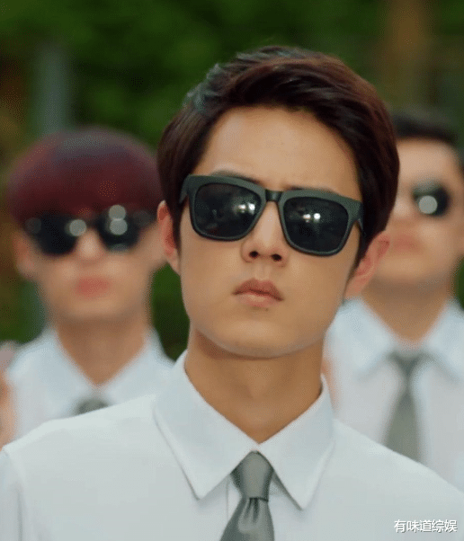 肖战|有一种“整容”叫肖战露齿笑，原以为会很阳光，谁知道会不忍直视