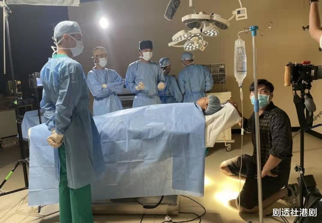 TVB|有心思！TVB《星空下的仁医》海报曝光，各演员真实童年照暗藏其中