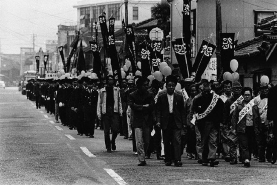 黄渤|“出轨门”12小时后，黄渤深夜「捡垃圾」视频被曝光：原来我们都错怪他了