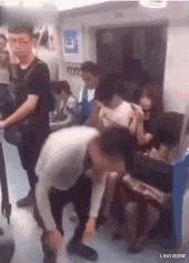 大家上卫生间时是喜欢蹲便器还是马桶呢？