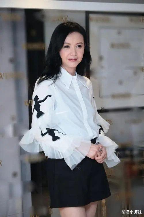 前沿小师妹|曾华倩穿搭气质超好，比同年龄刘嘉玲还漂亮，气质不是一个阶层的