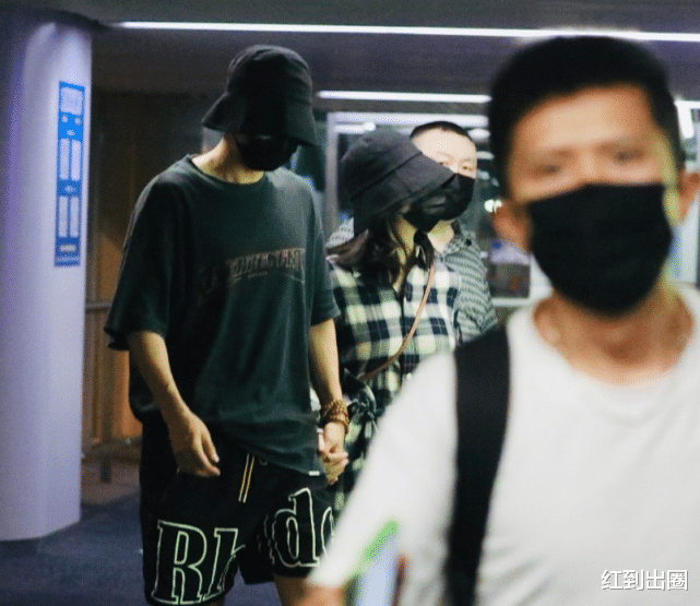 谢娜|好甜！张杰亲自送谢娜上班，两人十指紧扣大秀恩爱，或将再次同台