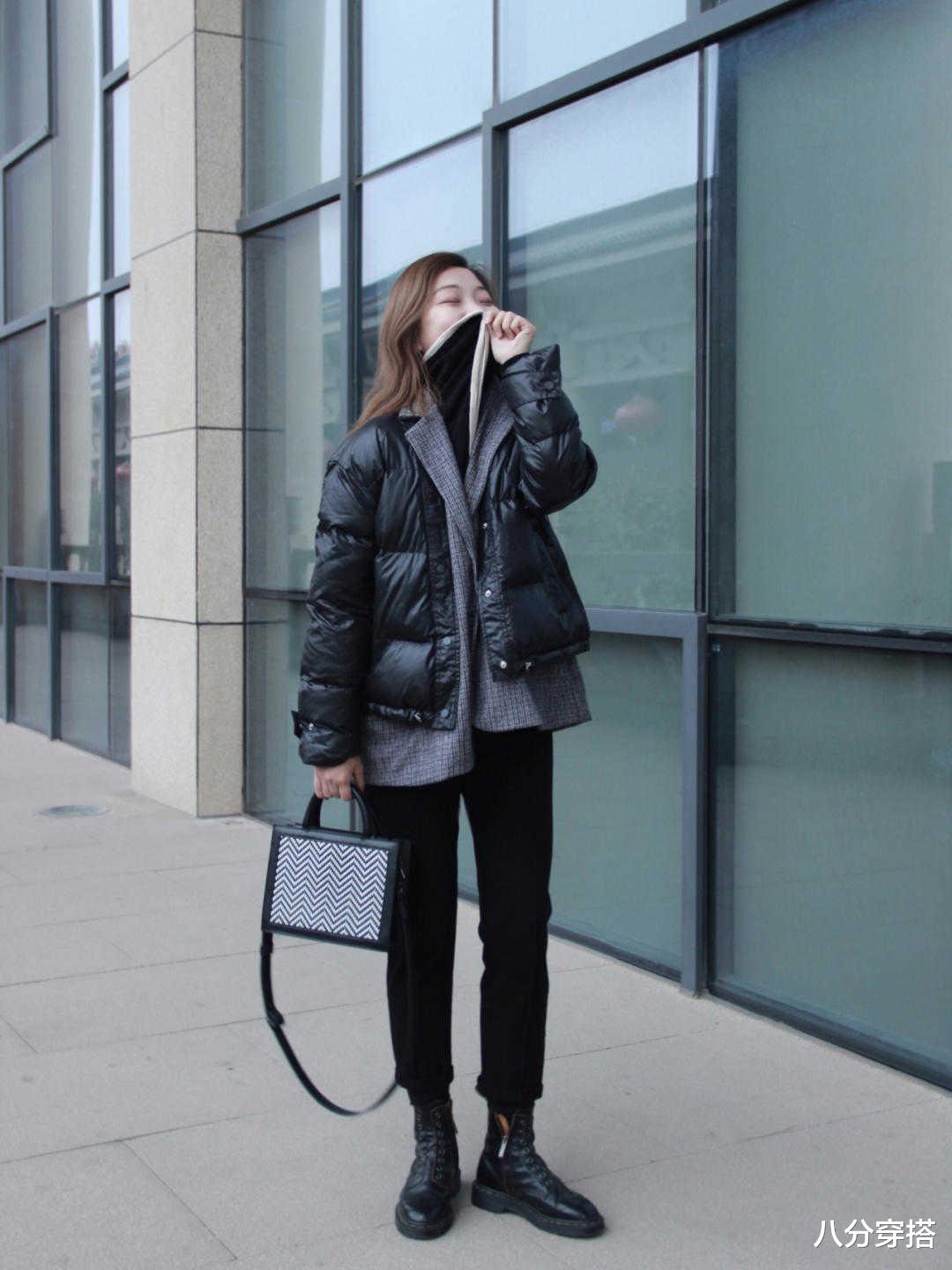 八分穿搭 别再选基础款羽绒服了！西装+羽绒服拼接设计才是真时髦，还暖和