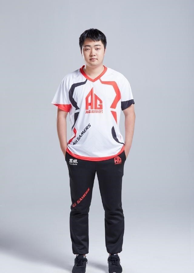 小翔很忙|月光透露AG超玩会下个赛季安排，队长要换人，首发三竞争两不变！