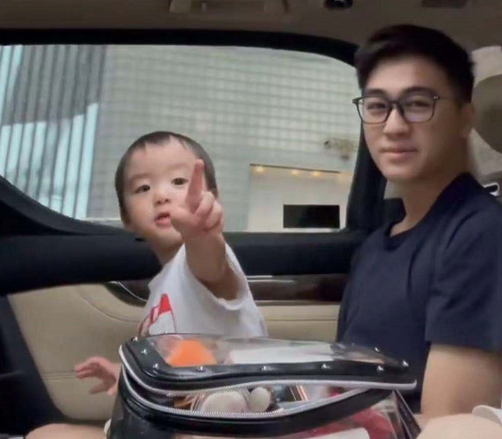 奚梦瑶|奚梦瑶曝光儿子正脸,哪知大家关注她二胎孕期状态,又长高了