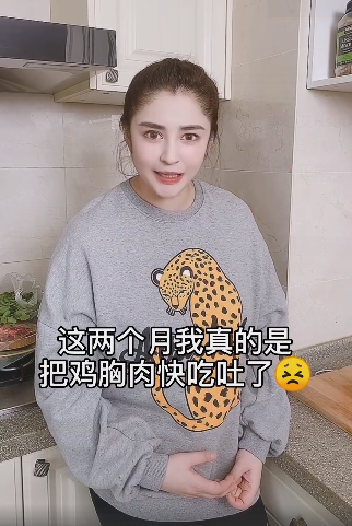 李心艾|“J女郎”李心艾减到120斤，被质疑减肥失败，膀大腰圆认不出