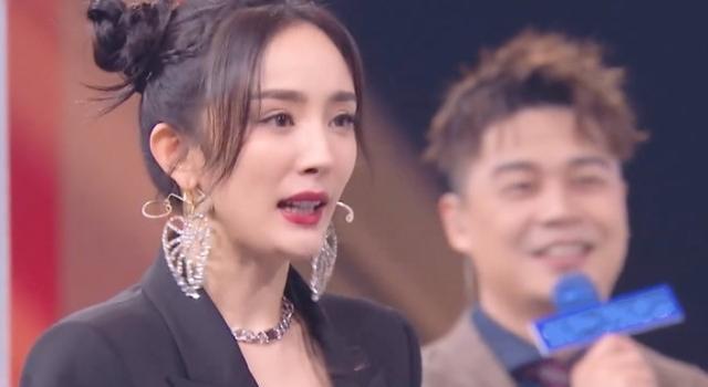 杨幂|杨幂亮相《王牌6》，谁注意她穿的啥鞋？这才是对王牌家族的尊重
