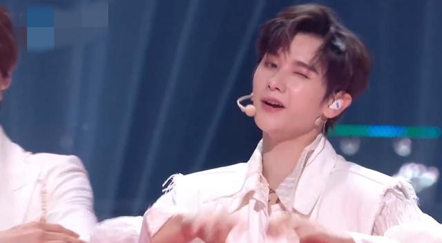 关晓彤|818晚会一言难尽，怎么做到难看的那么难看，好看的又特好看的？