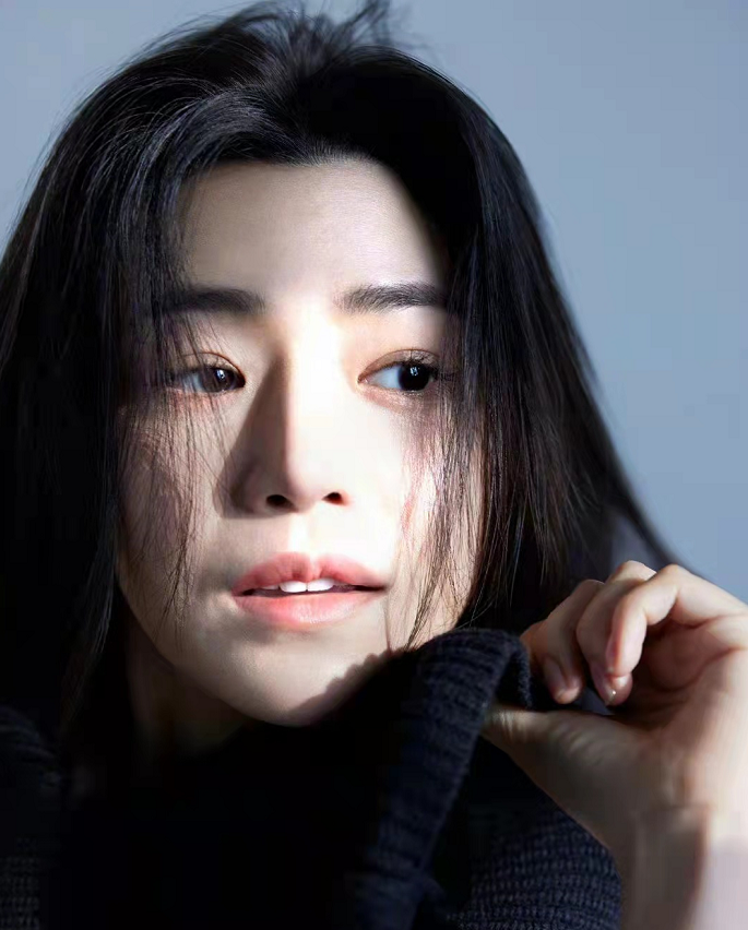 陈妍希|38岁陈妍希才是纯欲天花板！穿衬衫裙美回沈佳宜，被陈晓宠成公主