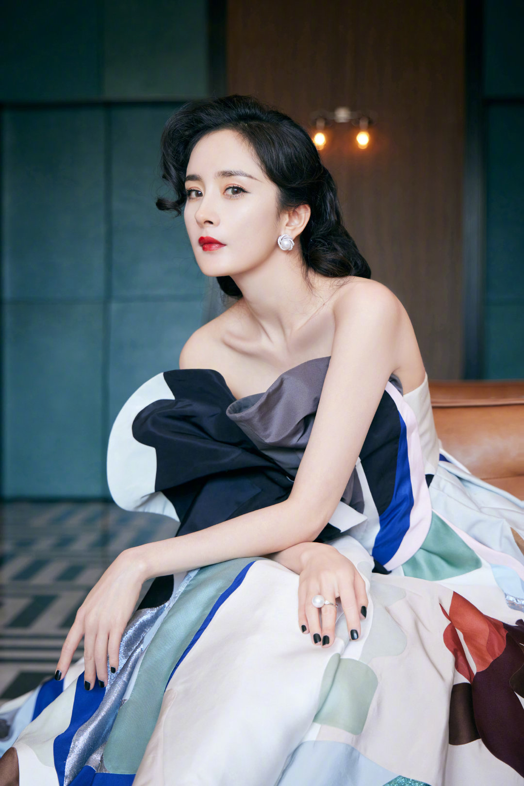 只是结婚的关系|杨幂芭莎绝美红毯，大幂幂看起来真的太“贵”啦！