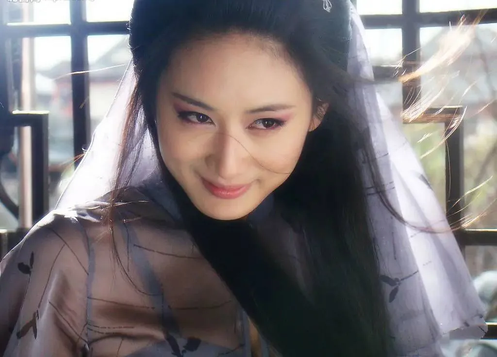 郭珍霓|13年前艳压佟丽娅，消失6年后靠一副“媚骨”复出：什么妖妃，老娘是纯情少女