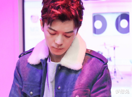 王栎鑫|作为两个孩子的父亲，王栎鑫扮演了一个毫无违和感的高中生？