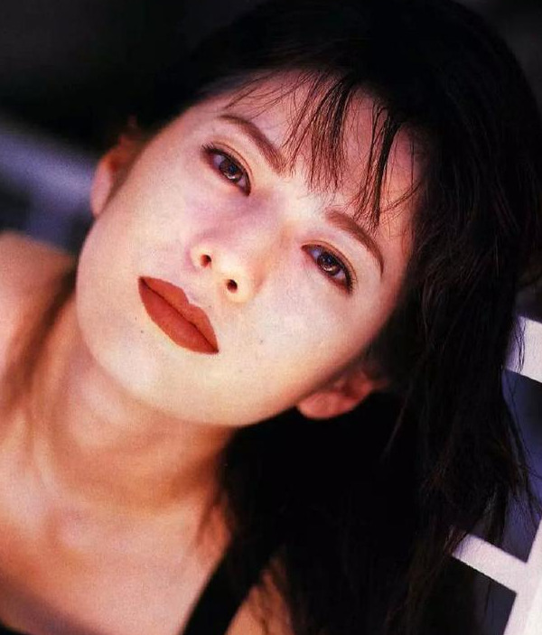 小泽真珠|日本昭和十大美人:小泽真珠、泽口靖子、中森明菜,个个不输港星