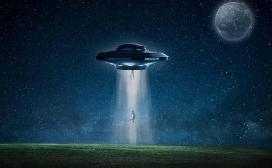 国际空间站 国际空间站被外星人锁定？NASA直播时出现UFO，这到底是什么？