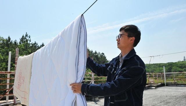 大学|大学辅导员的工资是多少?在看到收入后,网友:有点羡慕