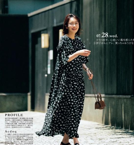 蔡宏志聊时尚|初秋穿搭要有“气场”，跟着日本主妇学，用基础款穿出“时尚感”