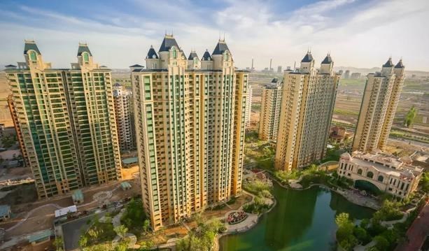 为娃学画丫|负债5700亿，深陷债务泥潭，仍然捐款2000万，不愧是“中国首善”