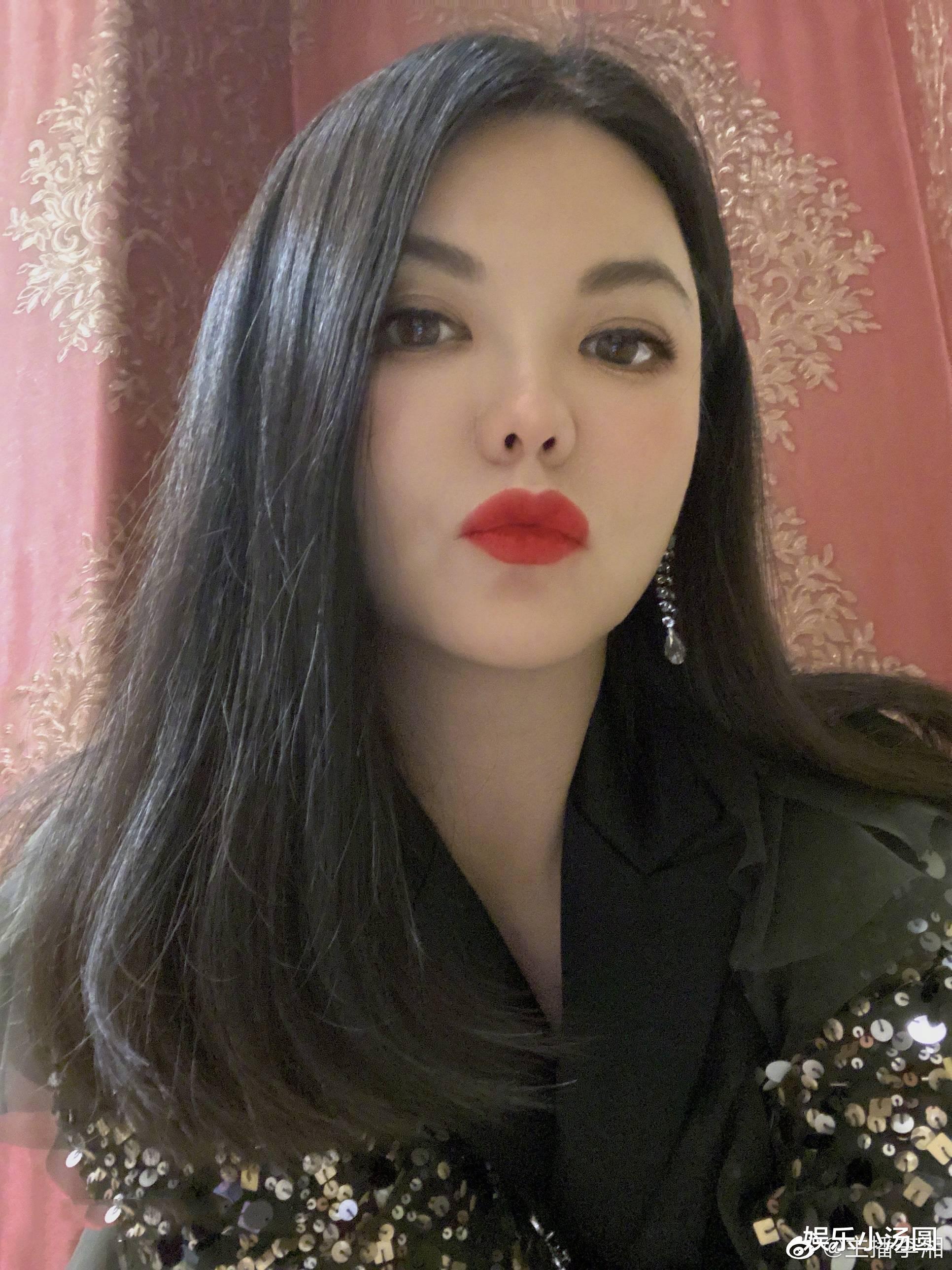 李湘|李湘人品受到质疑，租别墅直播留下满屋垃圾，院子更是垃圾堆成山