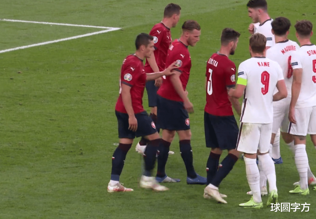 英格兰队|1-0，3-1！欧洲杯一夜三支球队出线，16强名额仅剩4个，葡萄牙危急