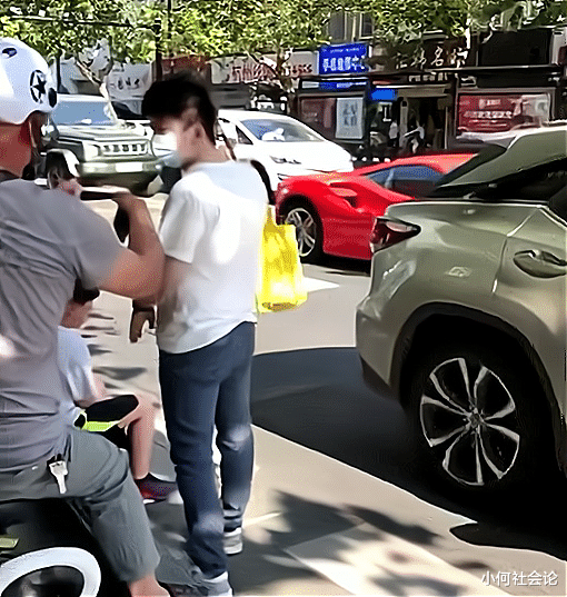 杭州一法拉利撞到電動車，車主大喊別報警願意賠錢，原因疑似曝光-圖2