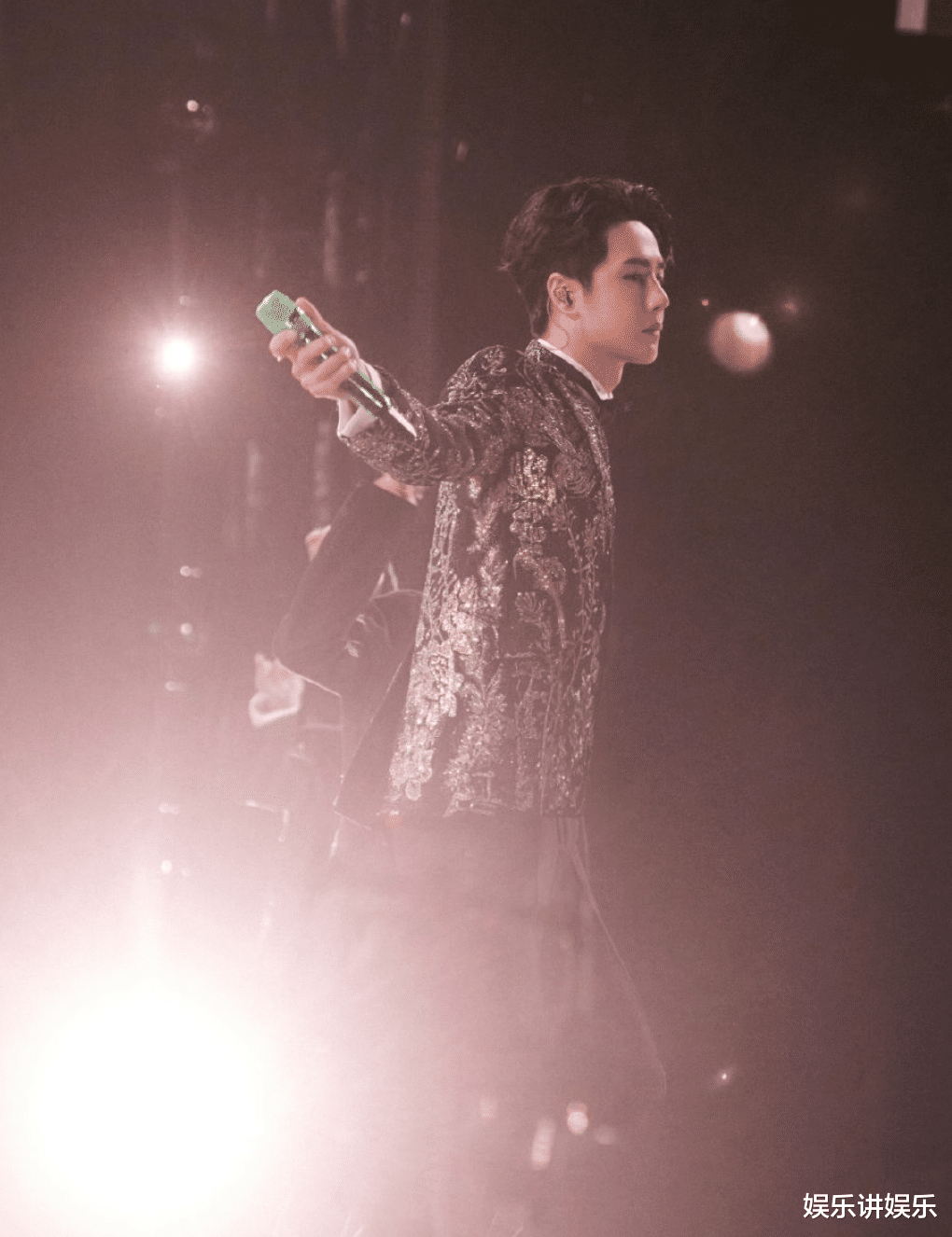 王一博|黑热搜过后，王一博的人气下降了吗？看看最为真实的数据！