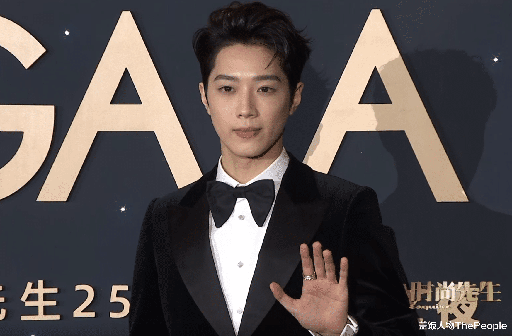 火龙果|时尚先生红毯女星抢镜：有人穿成火龙果，还有人发型撞款潘长江