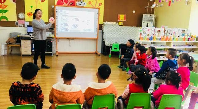 有心人喵喵 幼儿园盛行“新型冷暴力”，孩子苦不可言，父母误认为孩子很快乐
