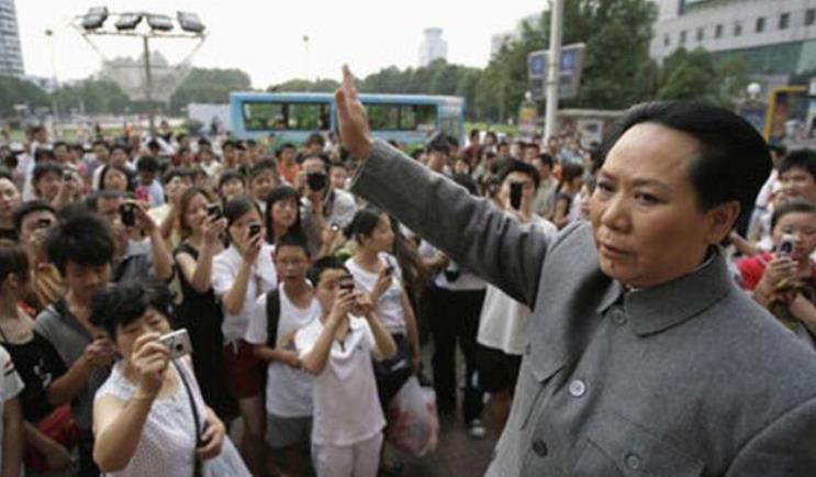 |特型演员陈燕：增肥50斤、穿30厘米鞋扮演毛主席，丈夫：难以接受