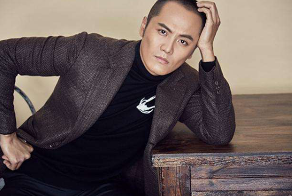 袁咏仪|他是张嘉译的亲表弟，被表哥用11部戏捧红，如今戏约不断