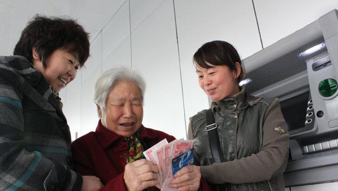 养老金 退休人员注意，新建议被提出，养老金或将“整改”，三地率先实行