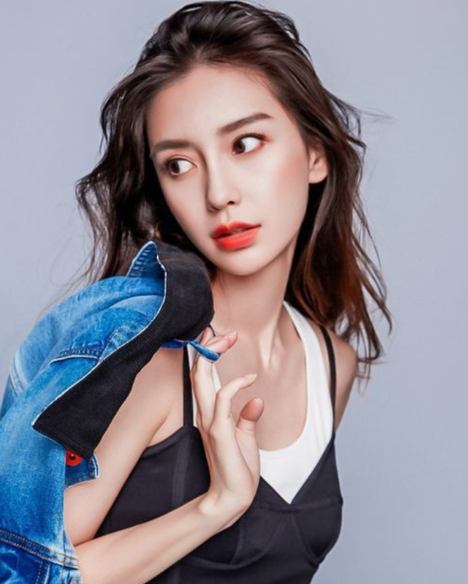 Angelababy|杨颖 精致立体的五官， 烈焰红唇，真的很漂亮