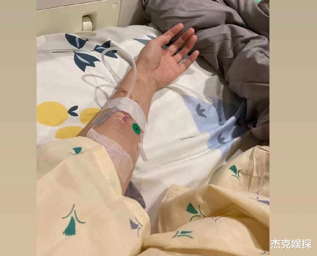 陈乔恩|42岁陈乔恩晒住院照片，生病时仍不忘秀恩爱，男友Alan送花好甜蜜