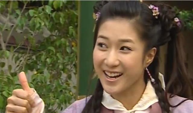 钟嘉欣|钟嘉欣与朋友们合影！秦沛陈自瑶拥抱，满头银发，看起来很精神